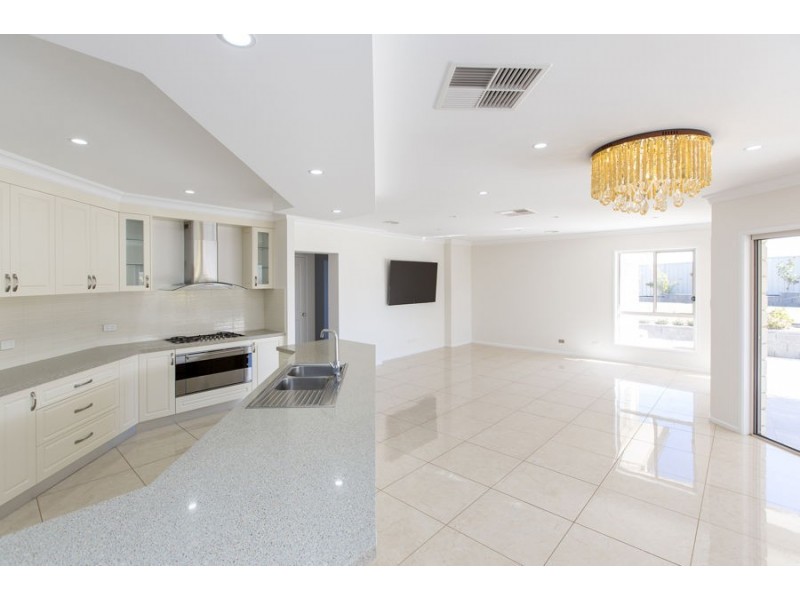 4 Barossa Street, Estella NSW 2650