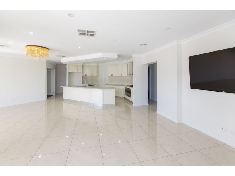 4 Barossa Street, Estella NSW 2650