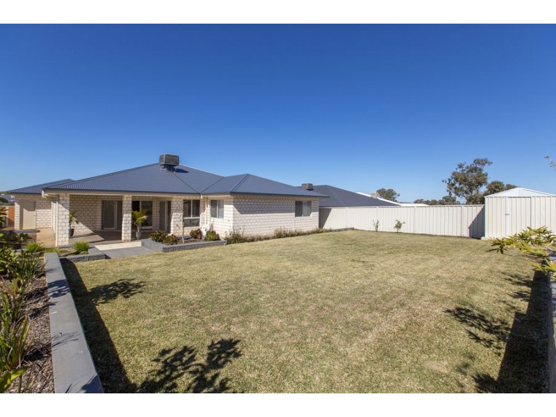 4 Barossa Street, Estella NSW 2650