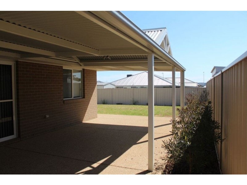 2 Mulberrygong Court, Gobbagombalin NSW 2650