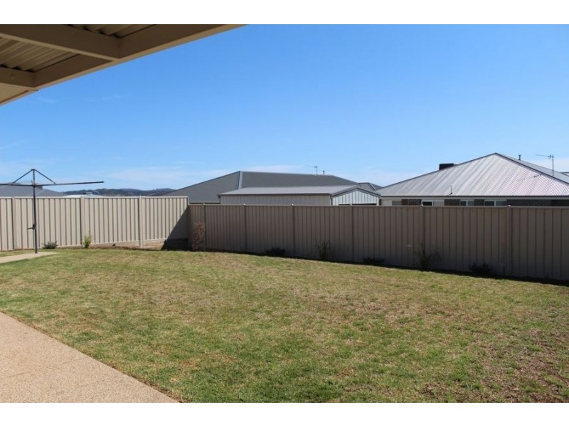 2 Mulberrygong Court, Gobbagombalin NSW 2650