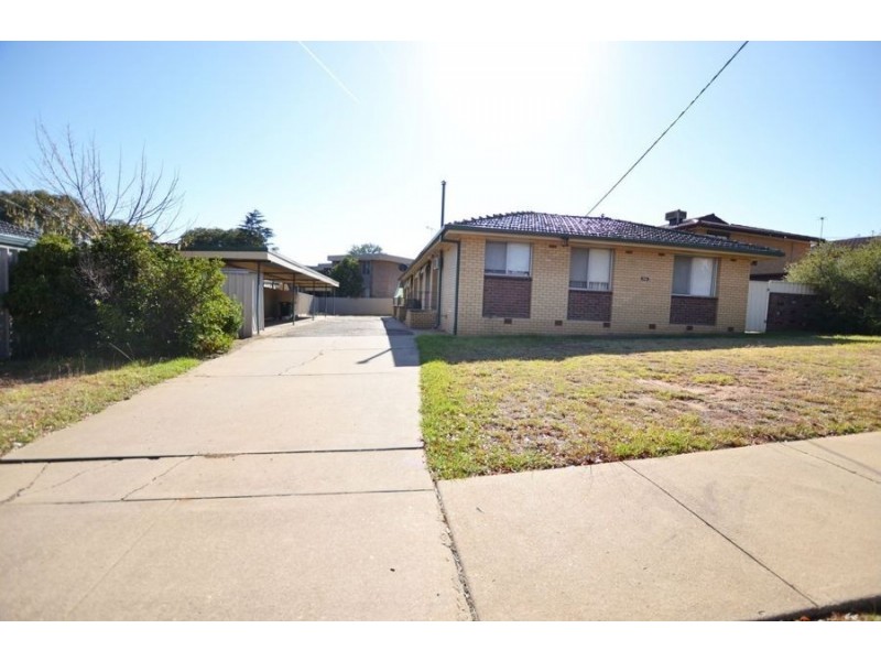 2/5 Henschke Avenue, Tolland NSW 2650