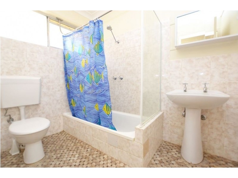 2/5 Henschke Avenue, Tolland NSW 2650