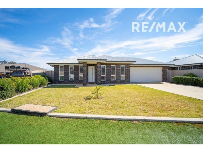 1/10 Watson Boulevarde, Lloyd NSW 2650