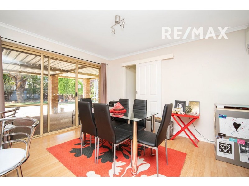 31 Warrambool Crescent, Glenfield Park NSW 2650