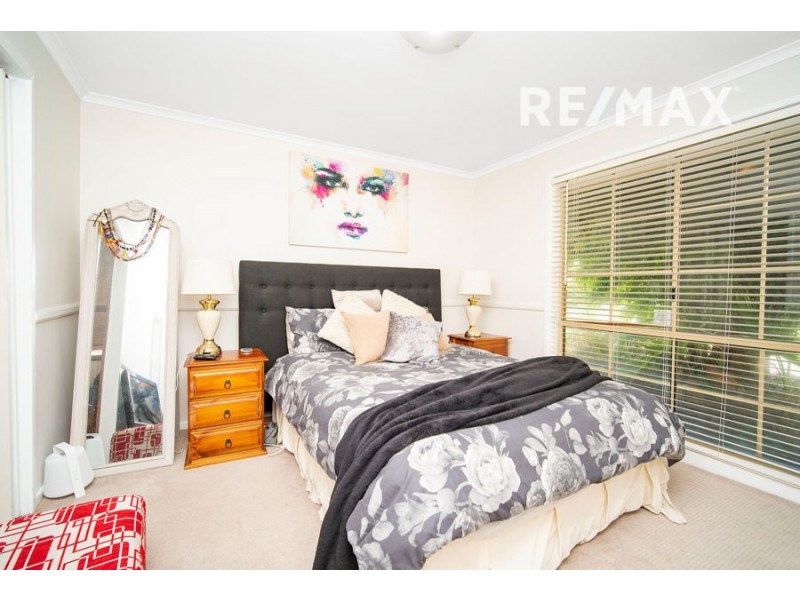 31 Warrambool Crescent, Glenfield Park NSW 2650