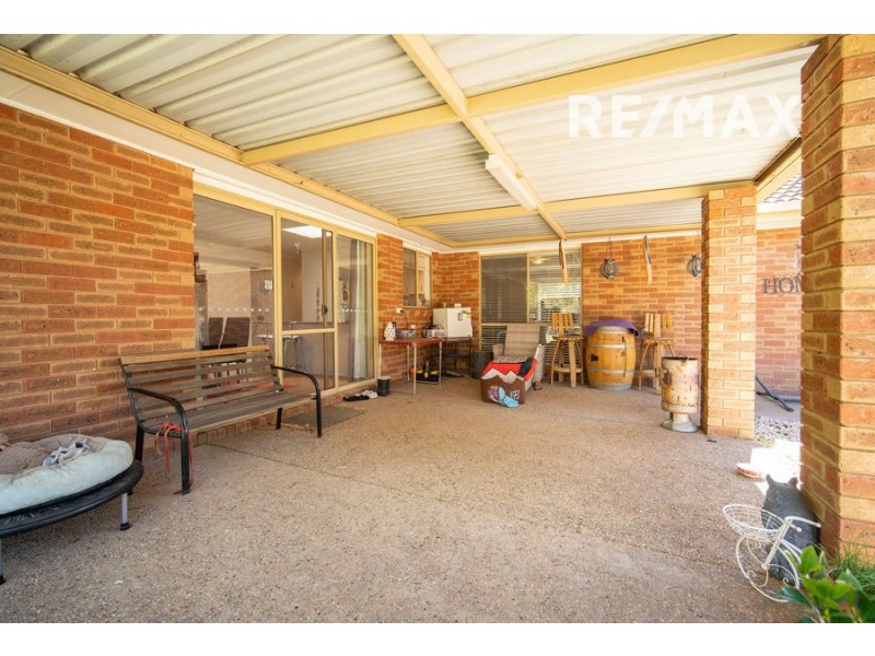 31 Warrambool Crescent, Glenfield Park NSW 2650