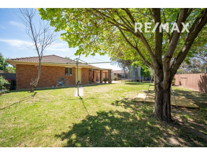 31 Warrambool Crescent, Glenfield Park NSW 2650
