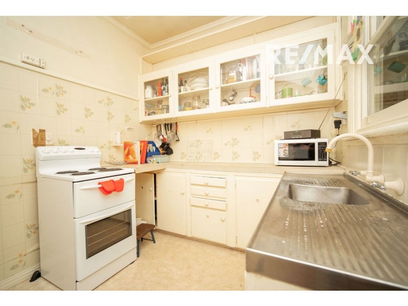 18 Blamey Street, Turvey Park NSW 2650