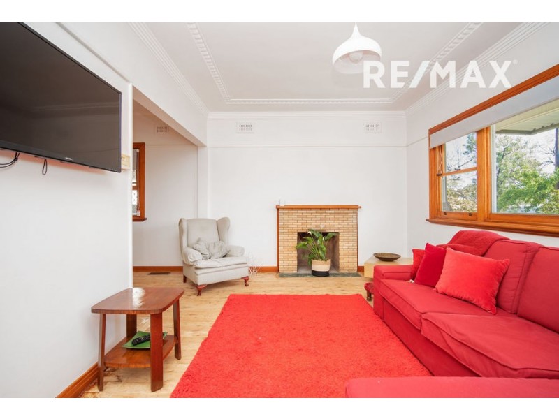 18 Blamey Street, Turvey Park NSW 2650