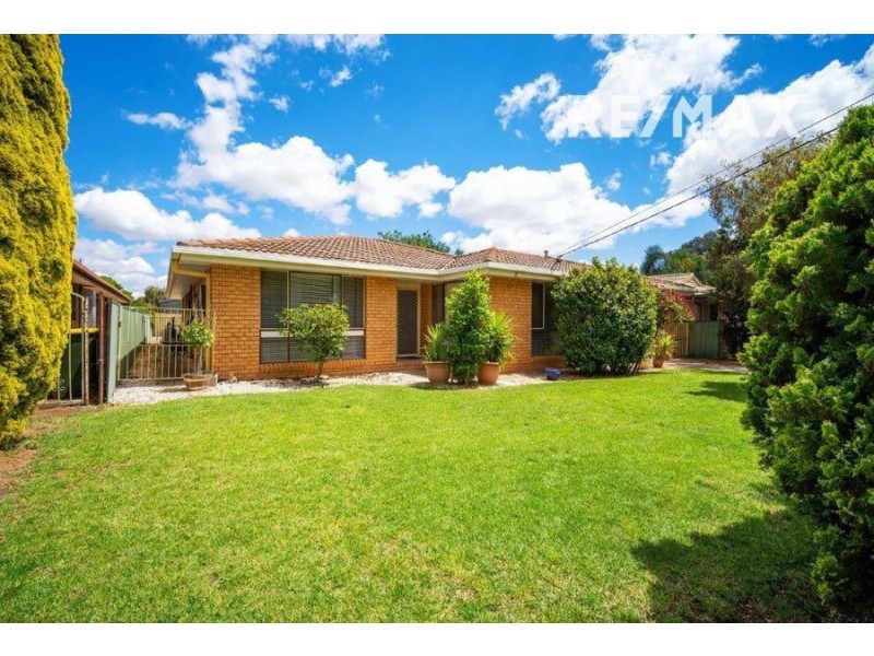 4 Eyre Street, Lake Albert NSW 2650