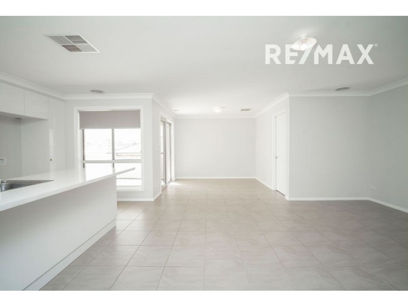 6 Ellerslie Street, Gobbagombalin NSW 2650