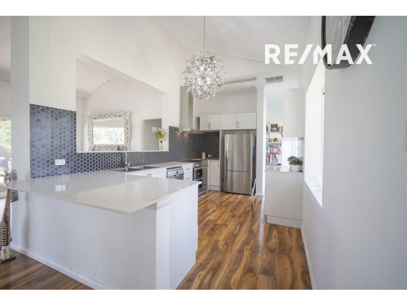 4 Kyeamba Avenue, Lake Albert NSW 2650