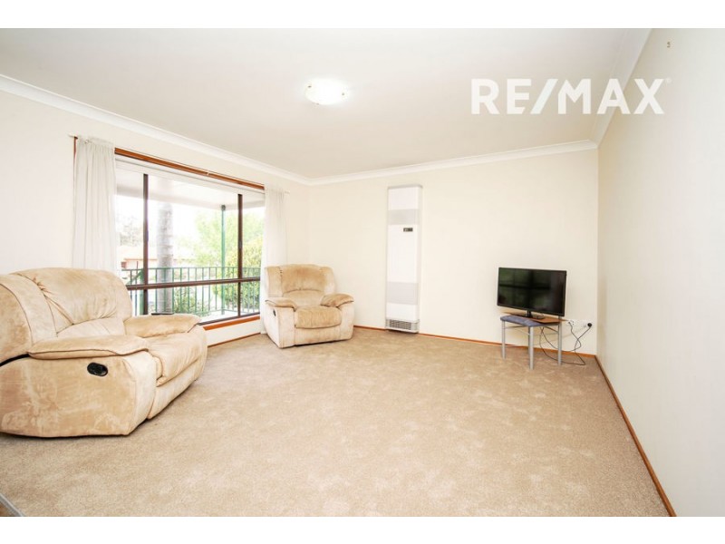 24 Pugsley Avenue, Estella NSW 2650