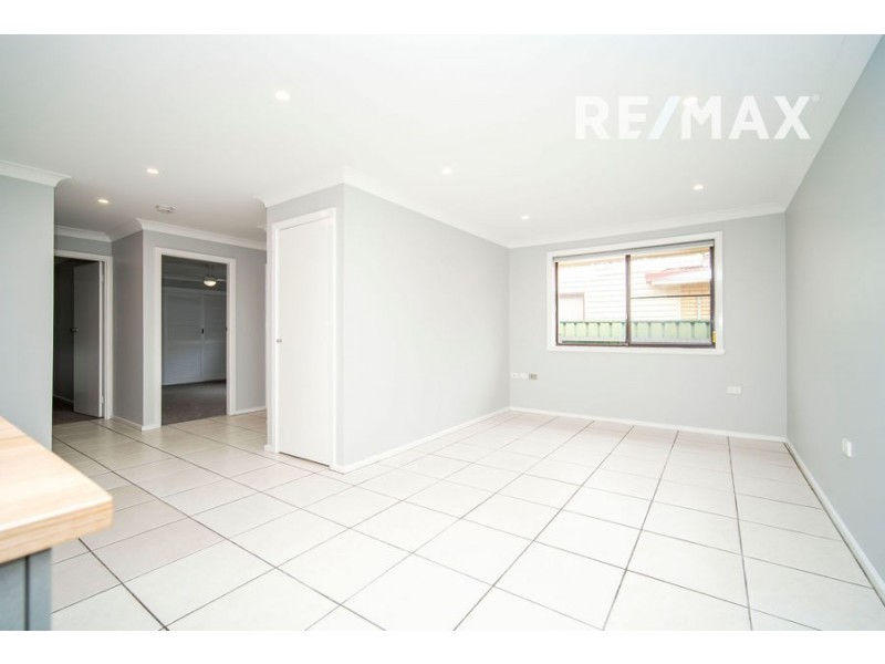 72 Huthwaite Street, Mount Austin NSW 2650