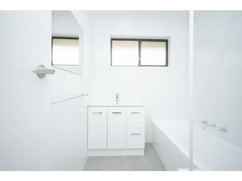 72 Huthwaite Street, Mount Austin NSW 2650