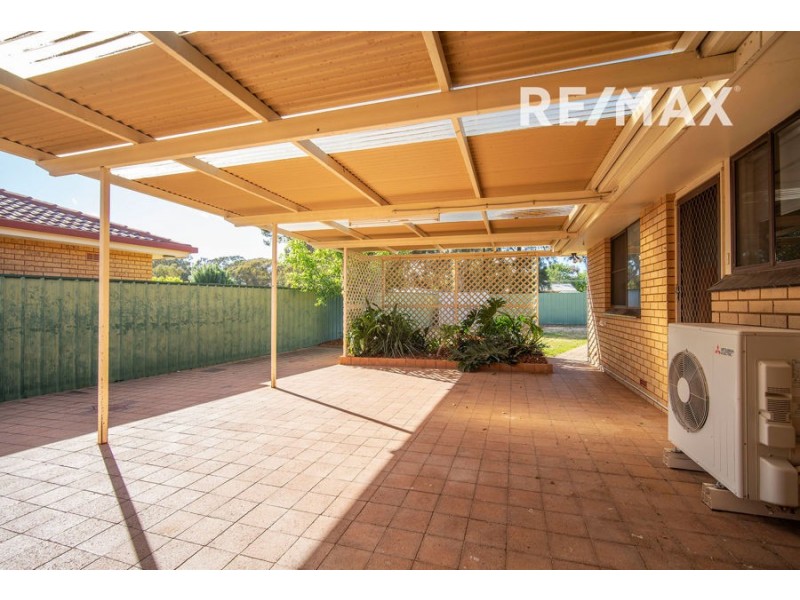 72 Huthwaite Street, Mount Austin NSW 2650