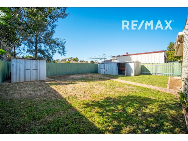 72 Huthwaite Street, Mount Austin NSW 2650
