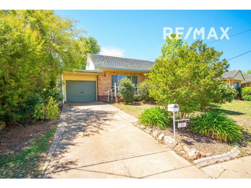 11 Stanley Street, Kooringal NSW 2650