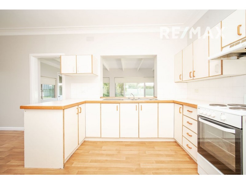 11 Stanley Street, Kooringal NSW 2650