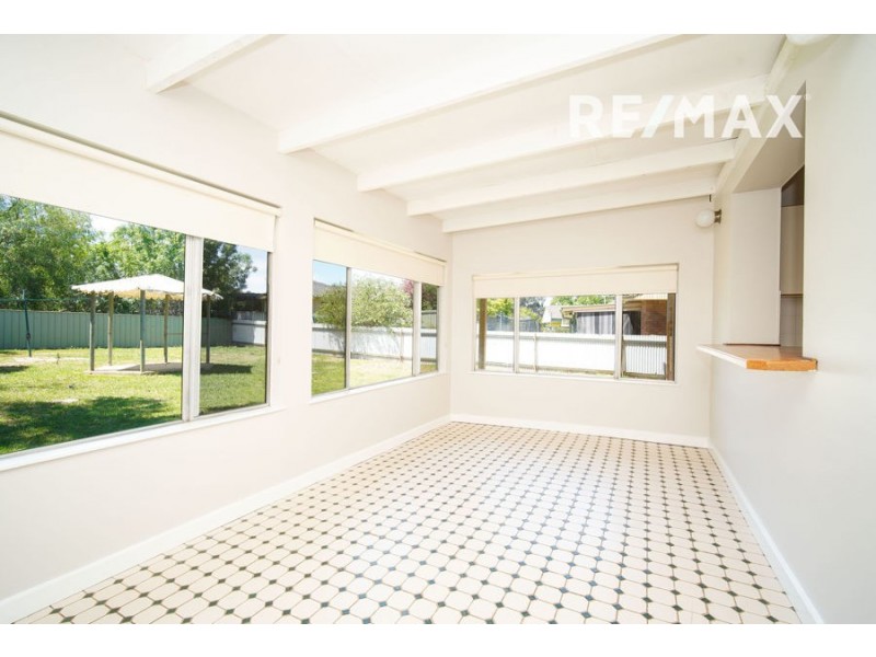 11 Stanley Street, Kooringal NSW 2650