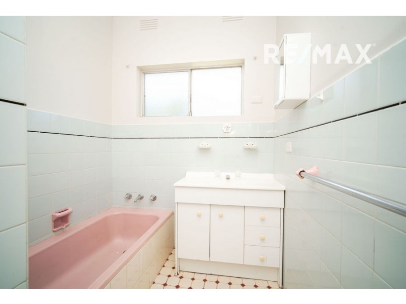 11 Stanley Street, Kooringal NSW 2650