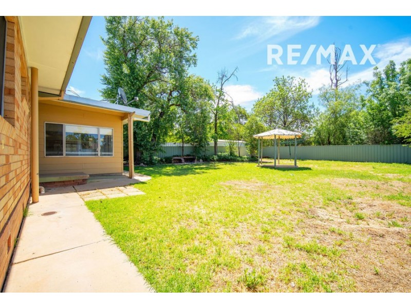 11 Stanley Street, Kooringal NSW 2650