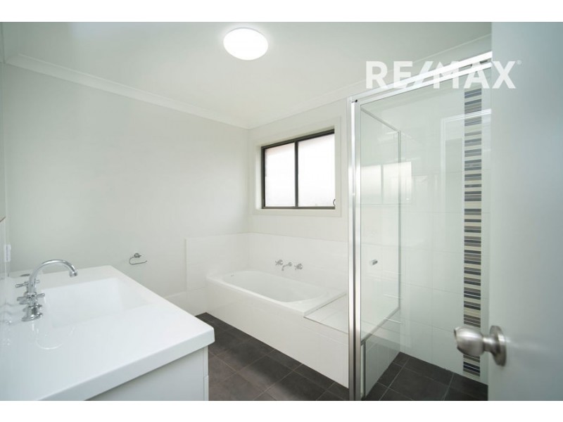 5 Hazelwood Drive, Forest Hill NSW 2651