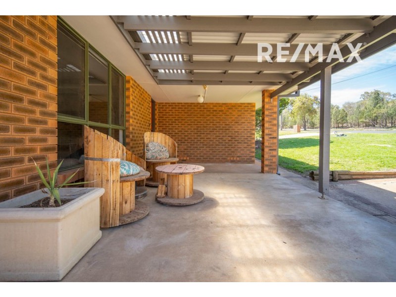 101 Leavenworth Drive, Mount Austin NSW 2650