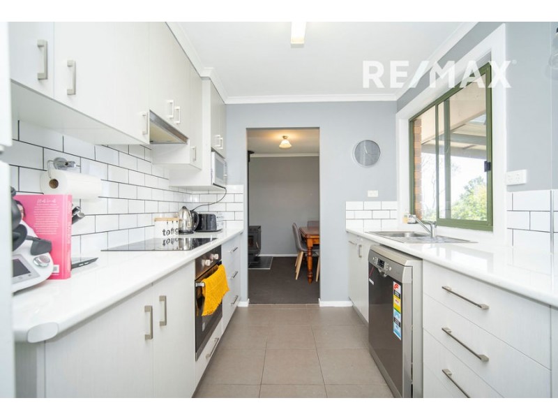 101 Leavenworth Drive, Mount Austin NSW 2650