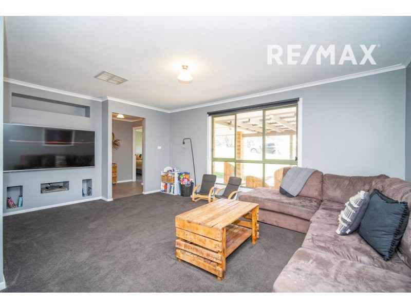 101 Leavenworth Drive, Mount Austin NSW 2650