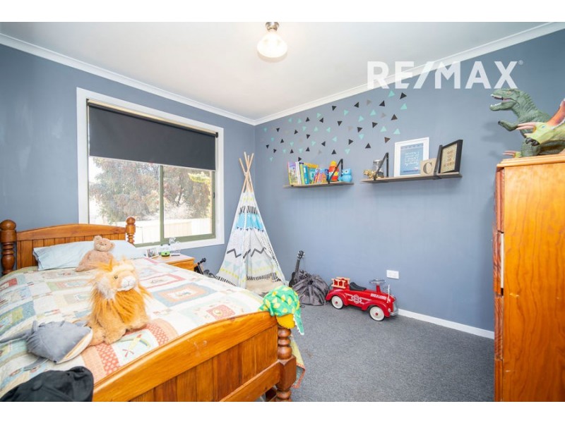 101 Leavenworth Drive, Mount Austin NSW 2650