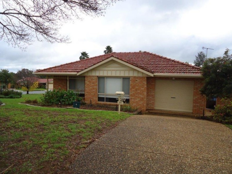 35 Brooklyn Drive, Bourkelands NSW 2650