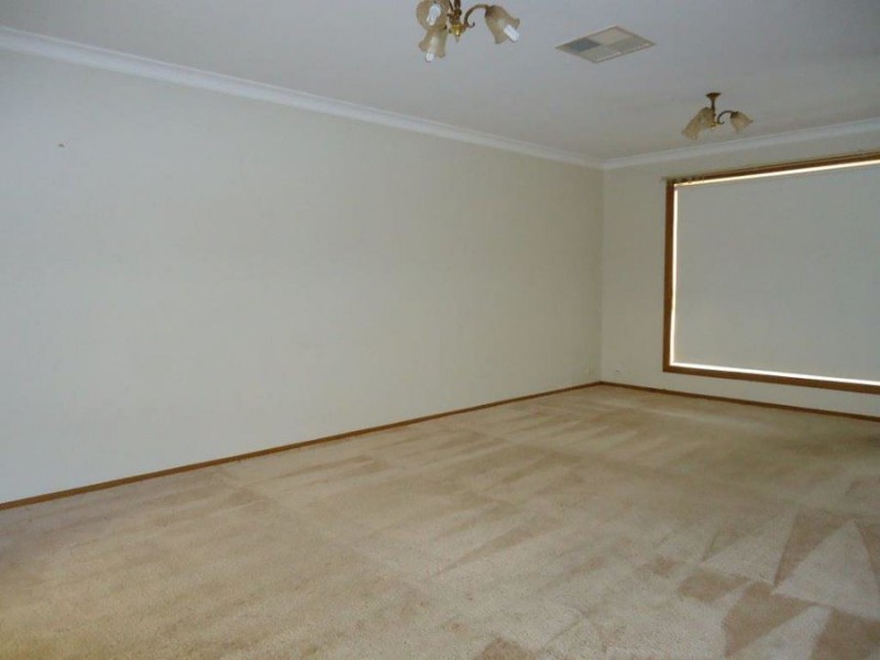 35 Brooklyn Drive, Bourkelands NSW 2650