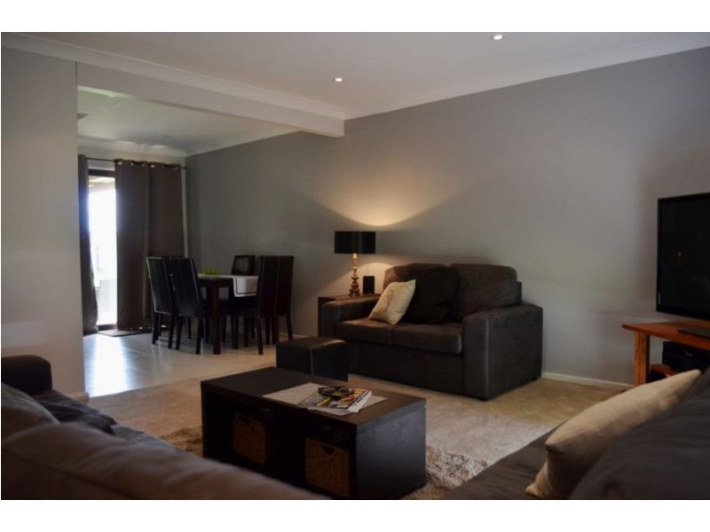 32 Pinaroo Drive, Glenfield Park NSW 2650