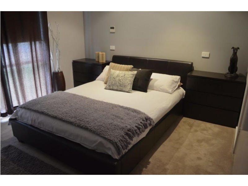 32 Pinaroo Drive, Glenfield Park NSW 2650