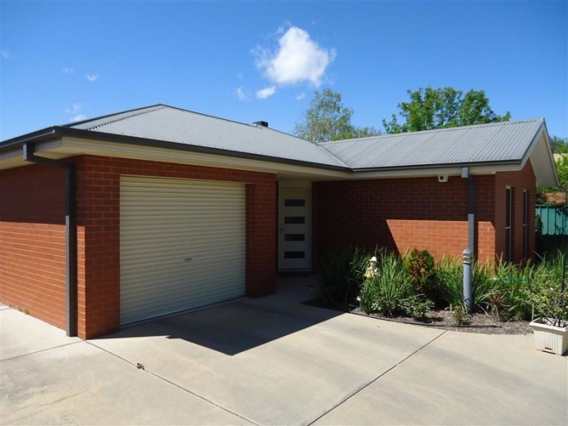 3/12 Lampe Ave, Wagga Wagga NSW 2650