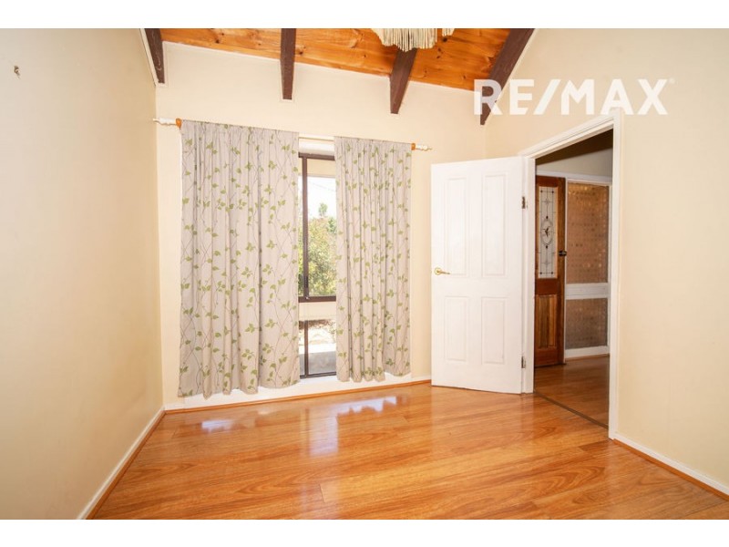 17 Grevillea Crescent, Lake Albert NSW 2650