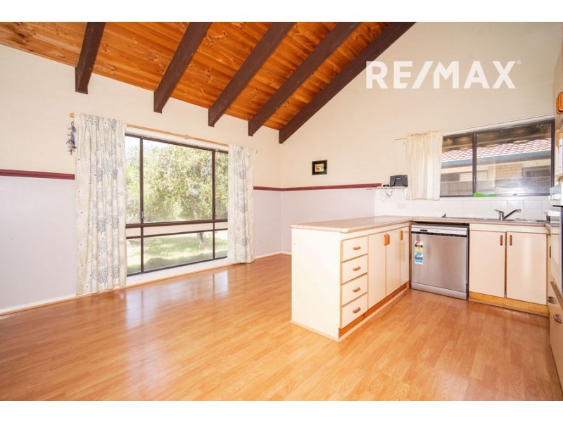 17 Grevillea Crescent, Lake Albert NSW 2650