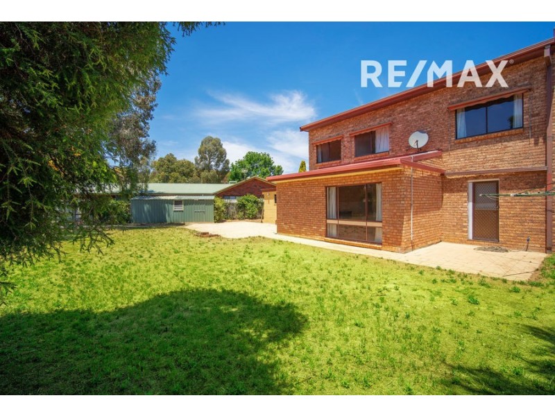 17 Grevillea Crescent, Lake Albert NSW 2650