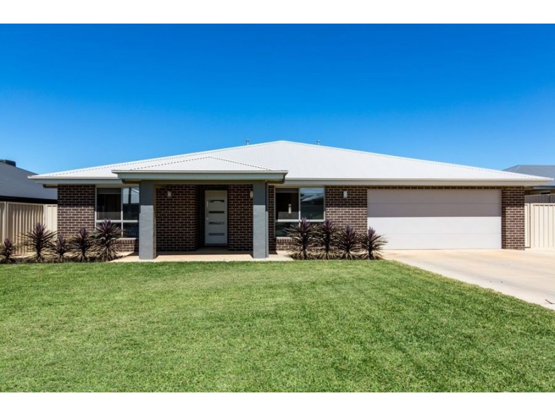9 Morris Crescent, Gobbagombalin NSW 2650