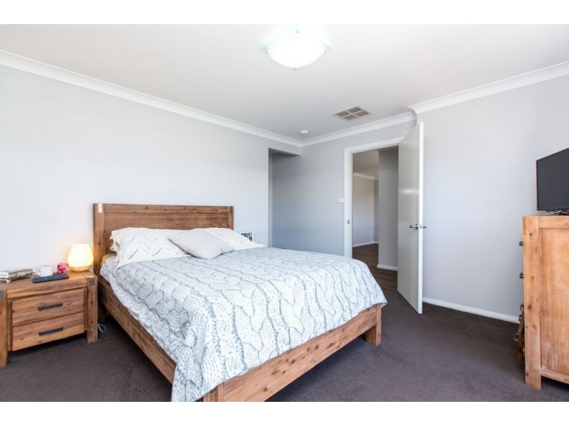 9 Morris Crescent, Gobbagombalin NSW 2650
