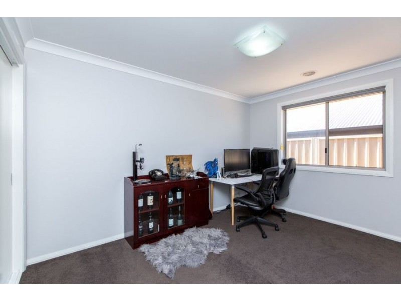 9 Morris Crescent, Gobbagombalin NSW 2650