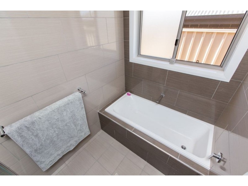 9 Morris Crescent, Gobbagombalin NSW 2650