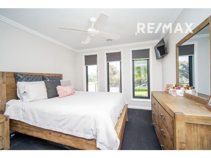 27 Red Hill Road, Kooringal NSW 2650