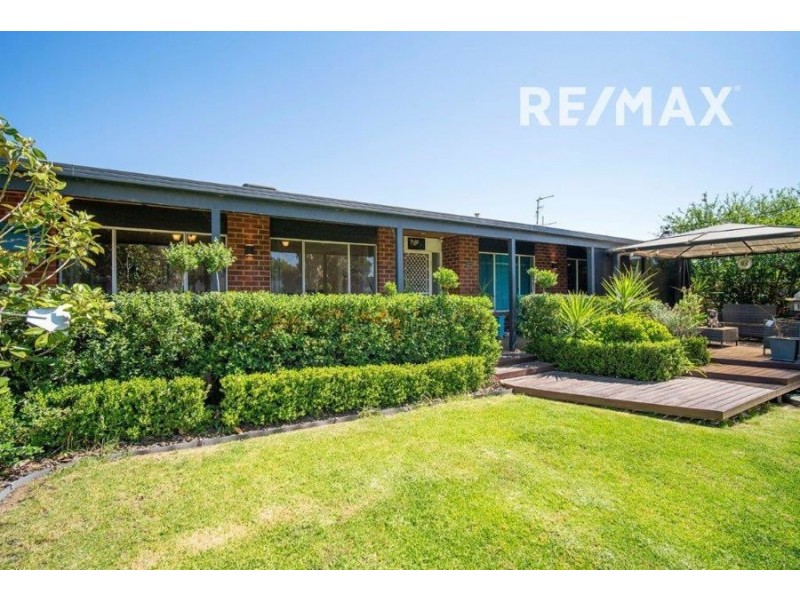 12 Avon Avenue, Lake Albert NSW 2650