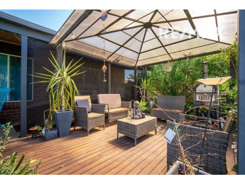 12 Avon Avenue, Lake Albert NSW 2650