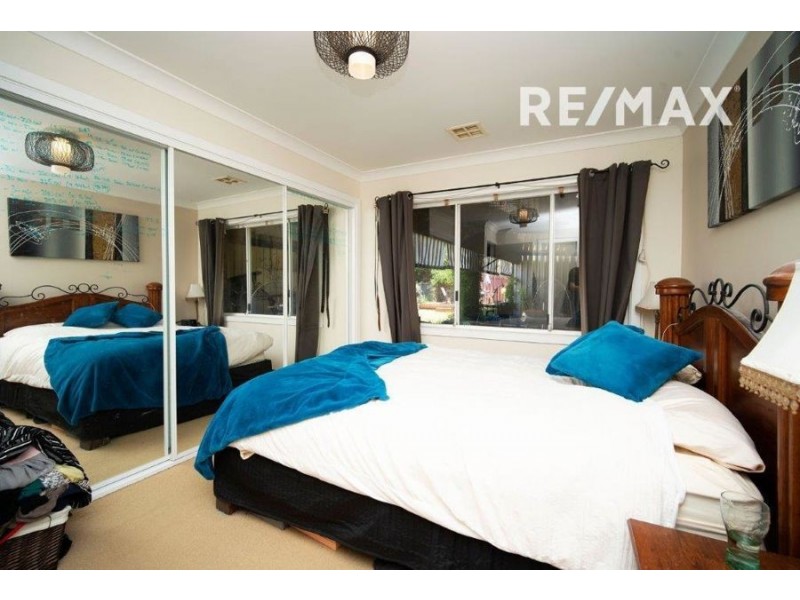 12 Avon Avenue, Lake Albert NSW 2650