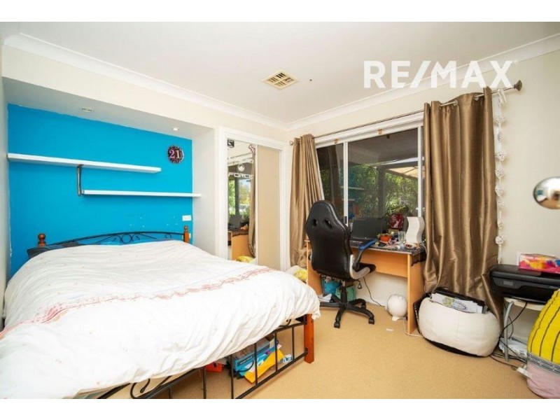 12 Avon Avenue, Lake Albert NSW 2650