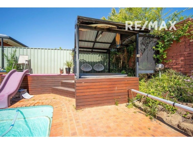 12 Avon Avenue, Lake Albert NSW 2650